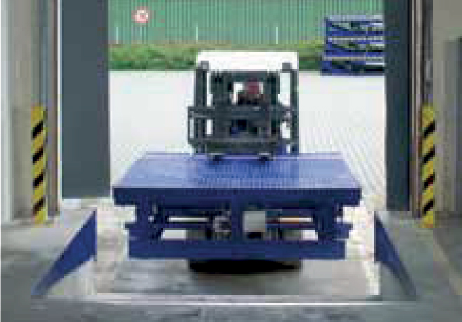 Mise en place du nouveau niveleur de quai